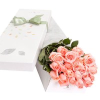 23 розовые розы в коробке